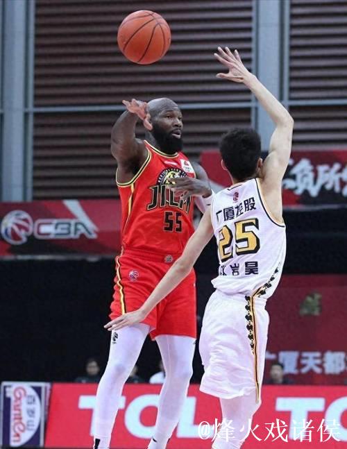 辽宁半场50-39领先广厦，威尔斯贡献13分